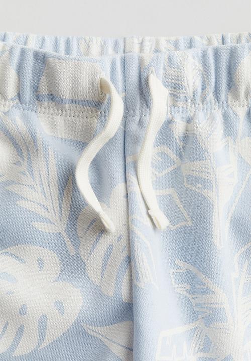 H&M - Printed sweatshorts - light blue patterned