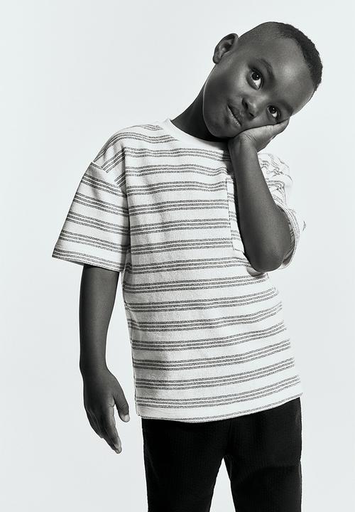 H&M - Chest-pocket T-shirt - white & blue striped