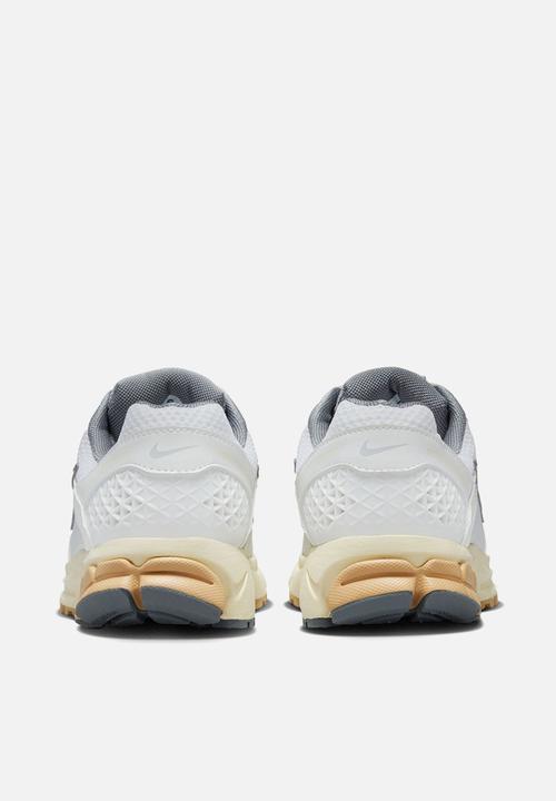 Nike - Zoom Vomero 5 