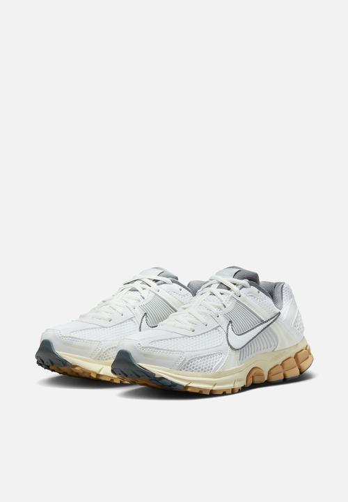 Nike - Zoom Vomero 5 