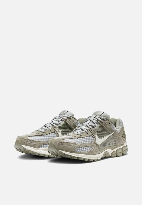 Nike - Nike Zoom Vomero 5