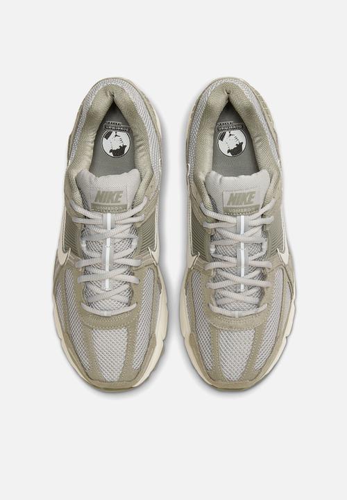 Nike - Nike Zoom Vomero 5