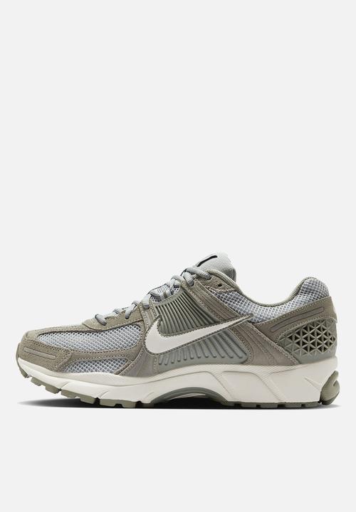 Nike - Nike Zoom Vomero 5