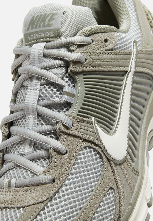 Nike - Nike Zoom Vomero 5