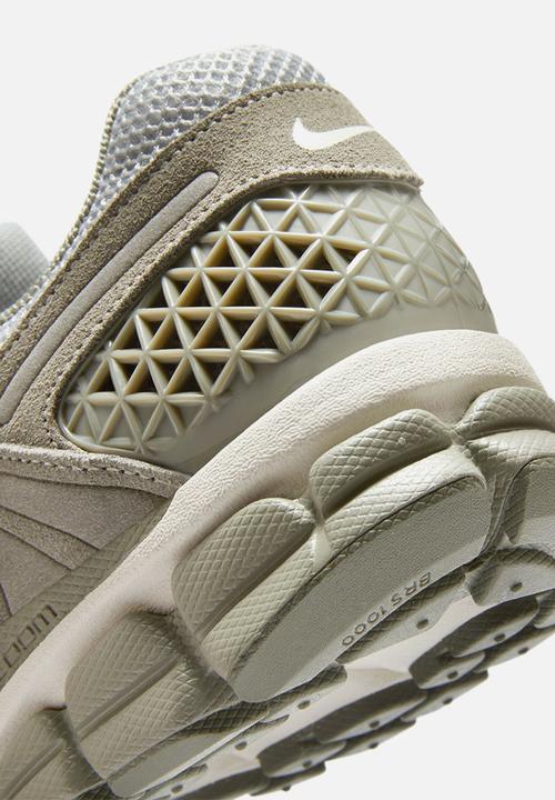 Nike - Nike Zoom Vomero 5