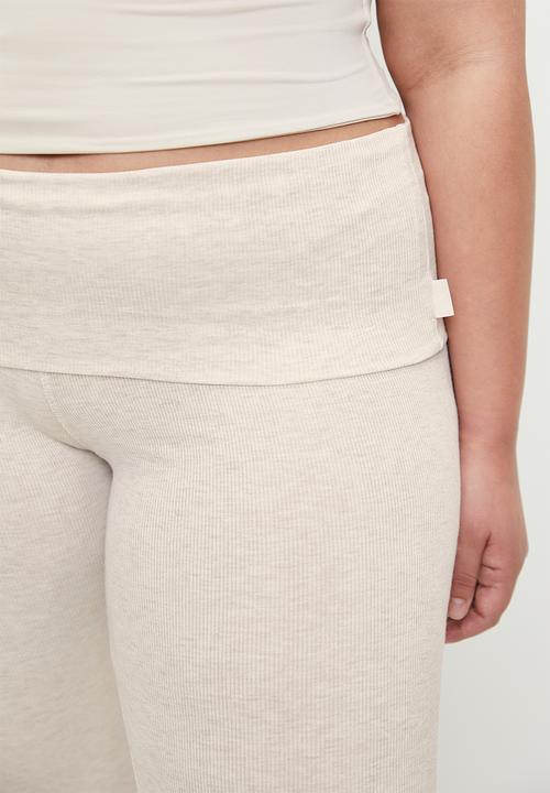 Cotton On - Plus sleep recovery roll waist pant - cream marle