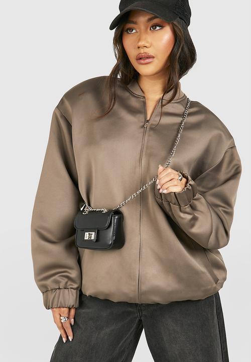 boohoo - Buckle Front Crossbody Chain Bag - Black