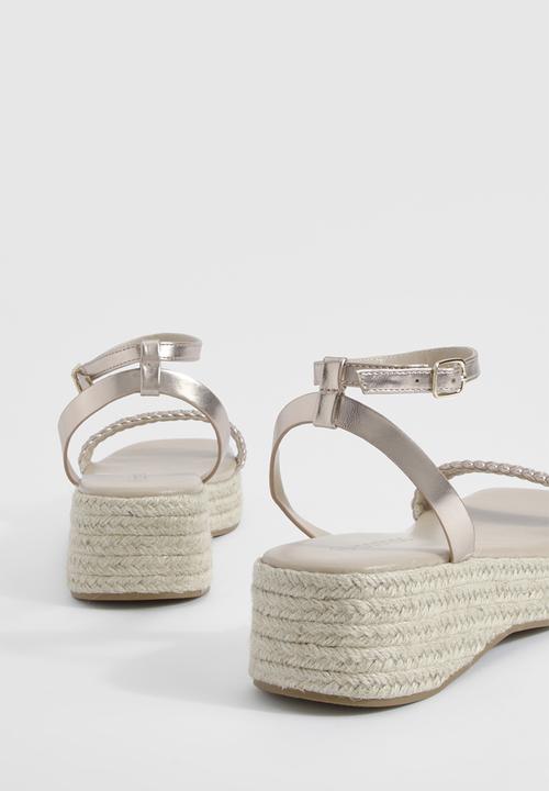 boohoo - Double Plait Flatform Sandals - Gold