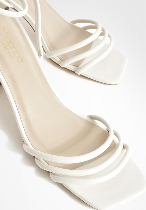 boohoo - Wide Fit Square Toe Triple Strap Low Block Heel Sandals - ecru