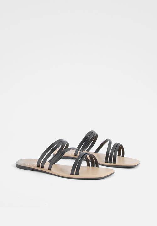 boohoo - Wide Fit Studded Sole Strappy Sandals - Black