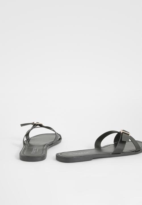 boohoo - Crossover Buckle Mule Sandals