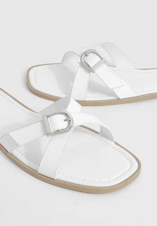 boohoo - Crossover Buckle Mule Sandals