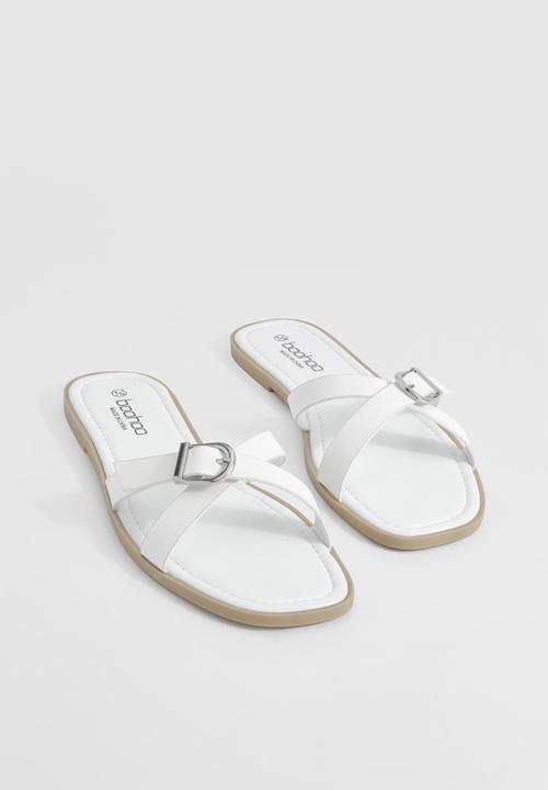 boohoo - Crossover Buckle Mule Sandals