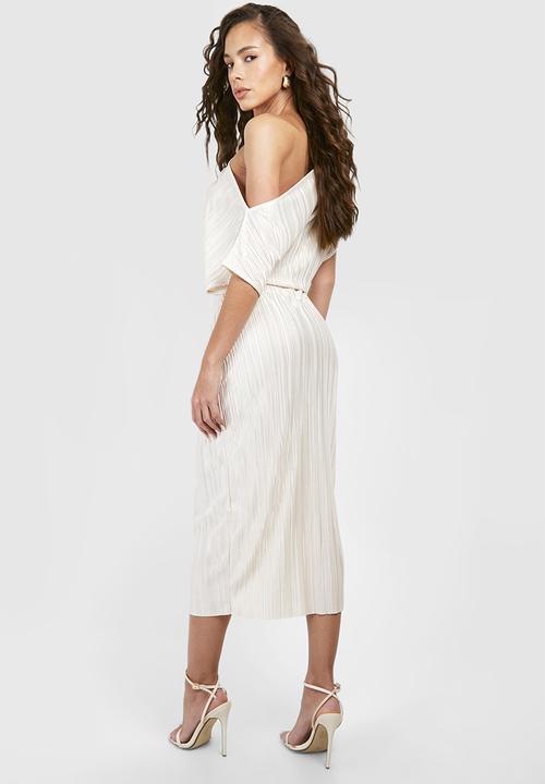 boohoo - Off The Shoulder Plisse Midaxi Dress - Champagne