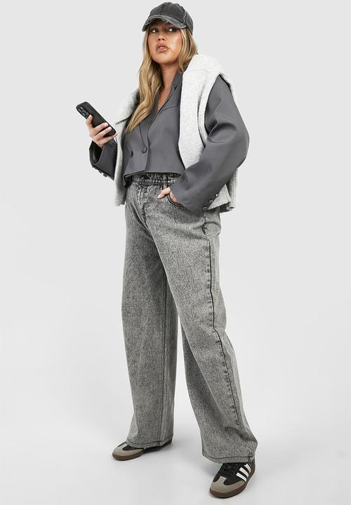 boohoo - Plus Basic Straight Leg Jeans - Washed Black
