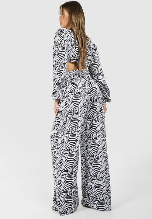 boohoo - Zebra Wrap Cut Out Jumpsuit - Black