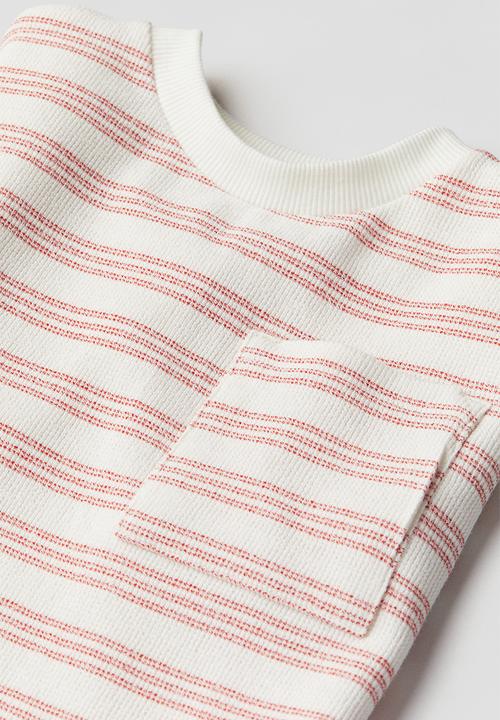 H&M - Chest-pocket T-shirt - white & red striped