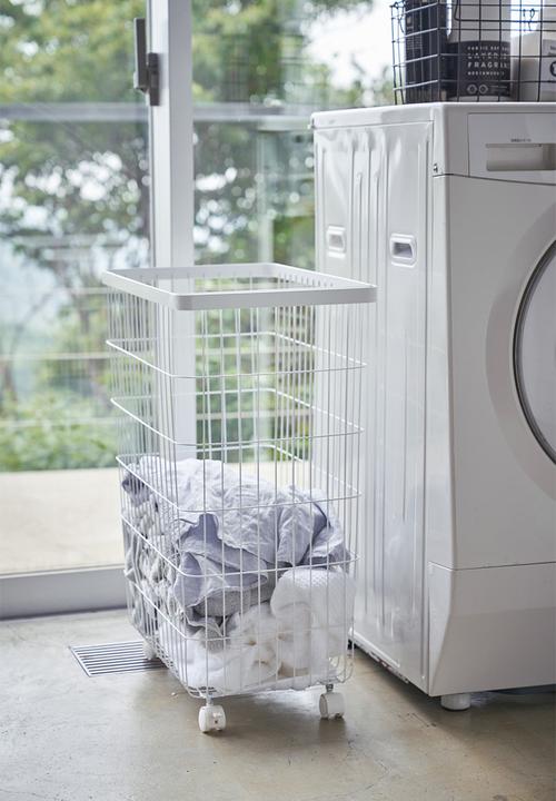 Yamazaki - Laundry basket on wheels - white