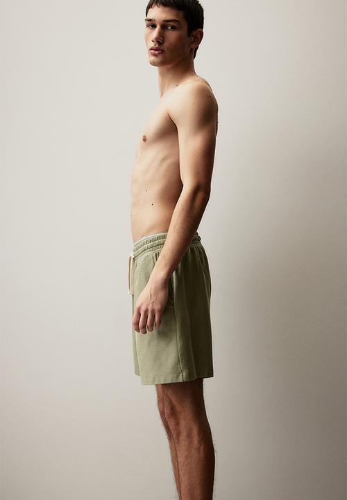H&M - Regular fit piqué shorts - green