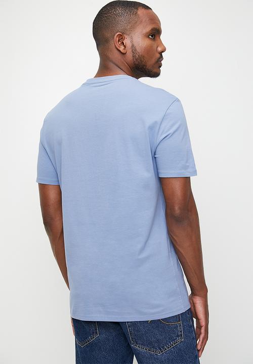 GUESS - Cn shots original logo tee - partly cloudy