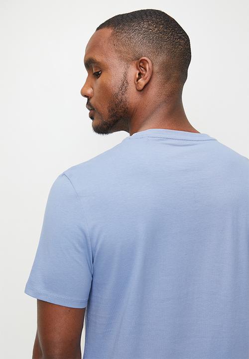 GUESS - Cn shots original logo tee - partly cloudy