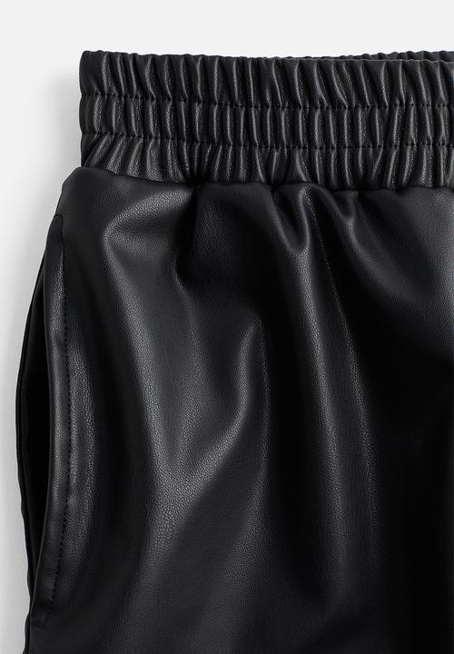 H&M - Coated bermuda shorts - black