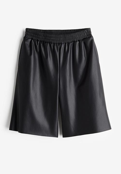 H&M - Coated bermuda shorts - black
