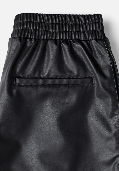 H&M - Coated bermuda shorts - black