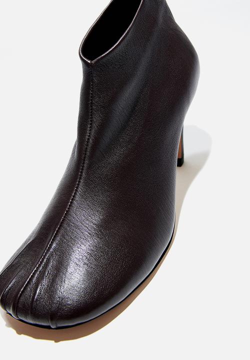 H&M - H&M Studio: Pleat-detail heeled boots - burgundy