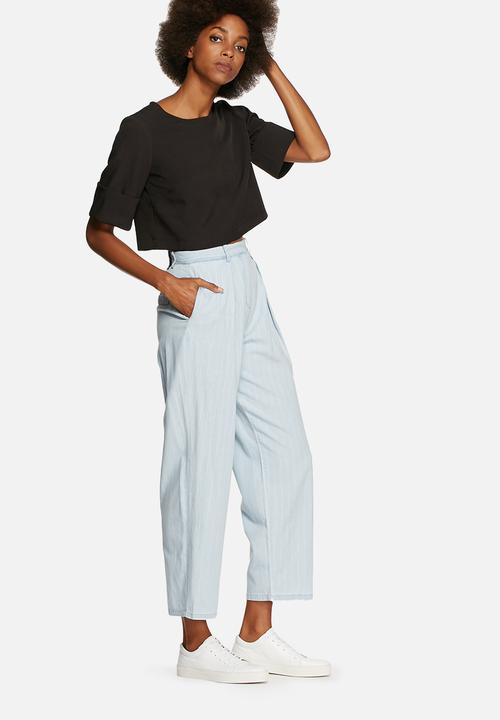 The Fifth - Front row top