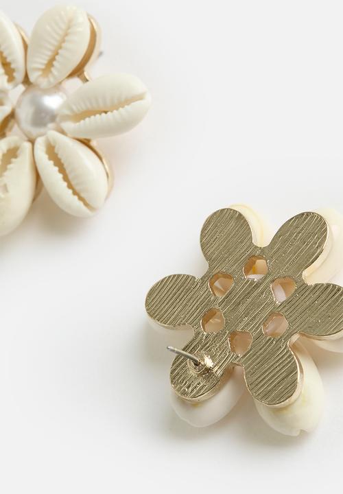 Superbalist - Cowie shell stud earrings - cream