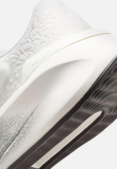 Nike - Nike Versair PRM