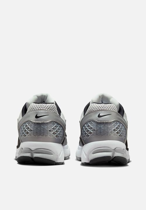 Nike - Nike Zoom Vomero 5