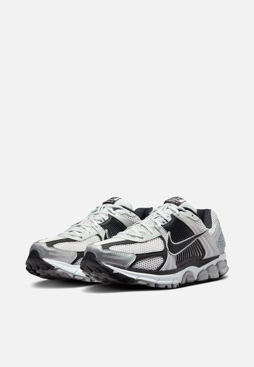 Nike - Nike Zoom Vomero 5