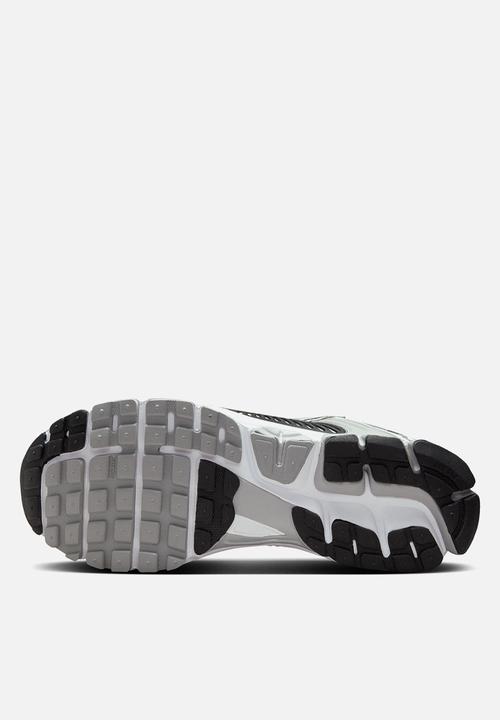 Nike - Nike Zoom Vomero 5