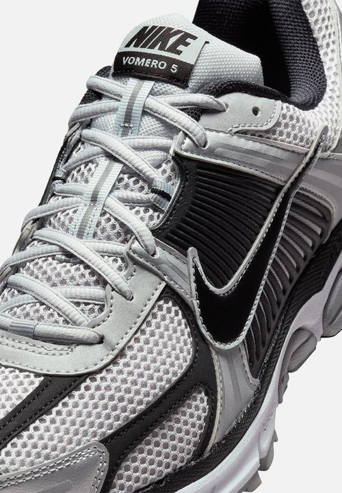 Nike - Nike Zoom Vomero 5