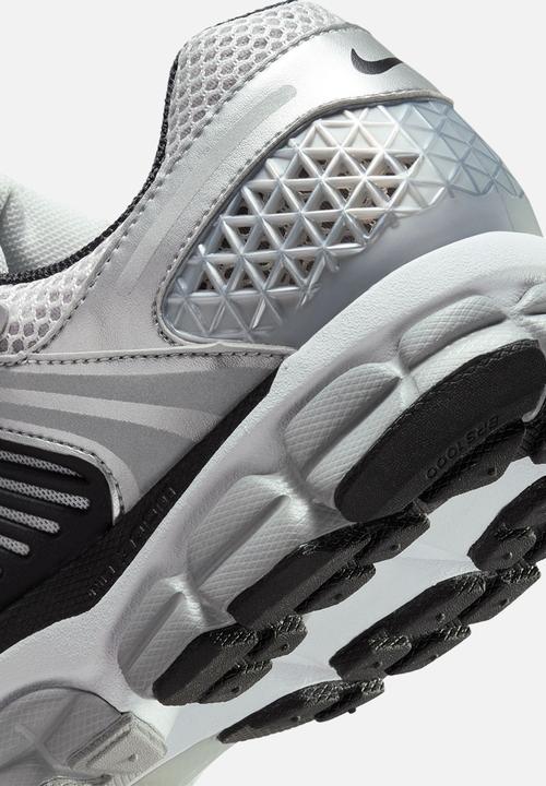 Nike - Nike Zoom Vomero 5