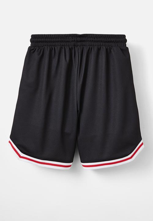 Cotton On - License soccer short - lcn mar black/spiderman hanging