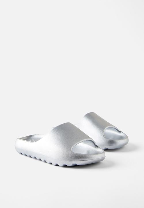 Cotton On - Sunny beach slide - silver metallic