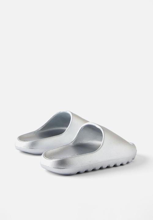 Cotton On - Sunny beach slide - silver metallic