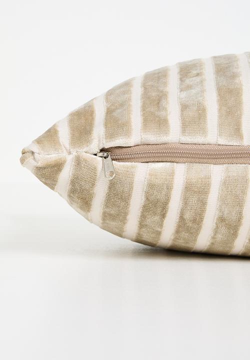 Sixth Floor - Sabi velvet cushion - Grey