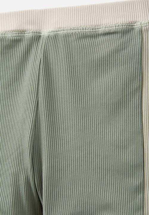 Cotton On - Billy boyleg swim trunk - swag green/rib stripe panel