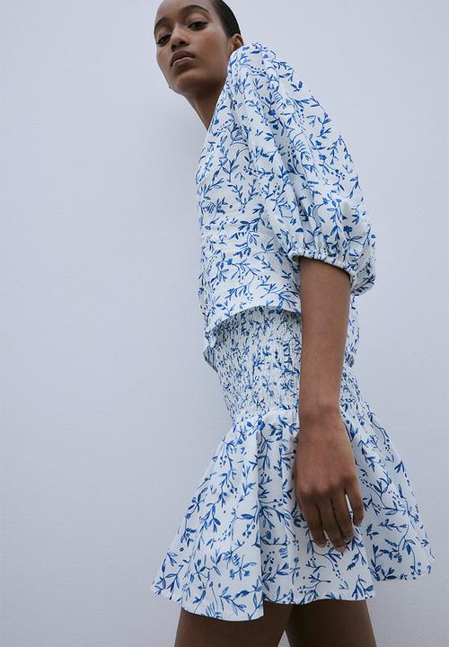 H&M - Smocked mini skirt - white & blue floral