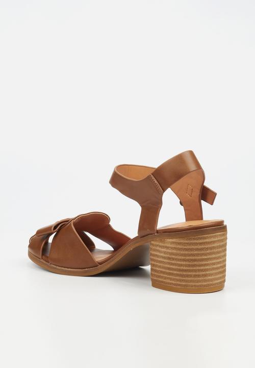Miss Black - Seranno 5 block heel - tan