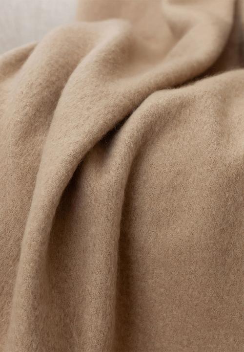 Linen House - Embrace Throw - Cashmere