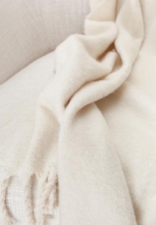 Linen House - Embrace Throw - Pearl