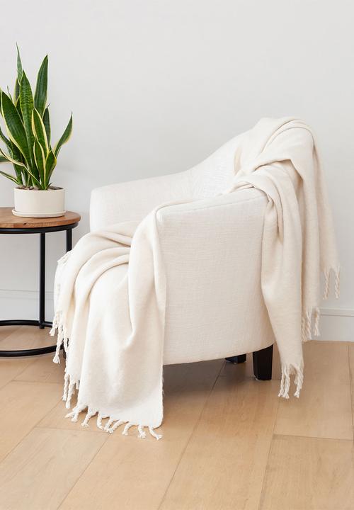 Linen House - Embrace Throw - Pearl