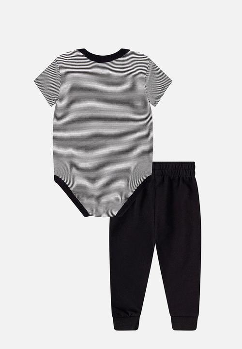 Nike - Nkn 2 pc striped ss bsps - black