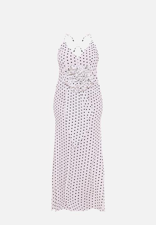 PrettyLittleThing - Plus White Polka Dot Satin Rose Detail Maxi Dress - White