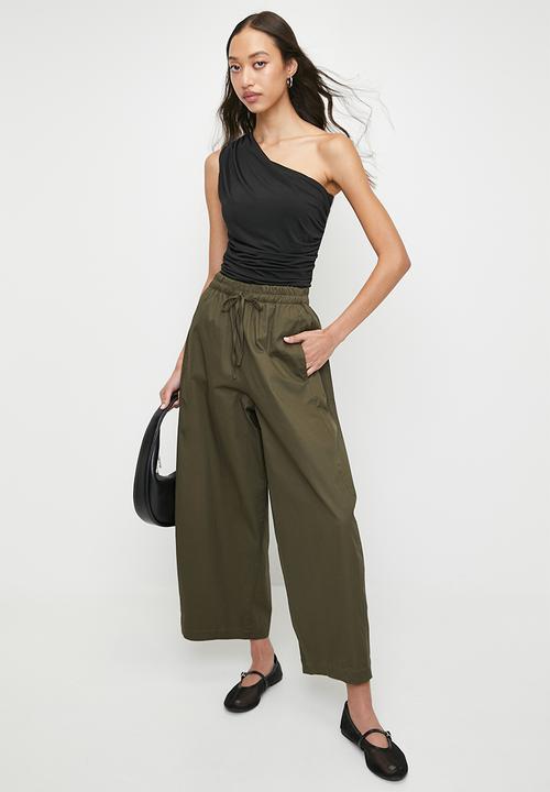Superbalist - Asym ruched top - black